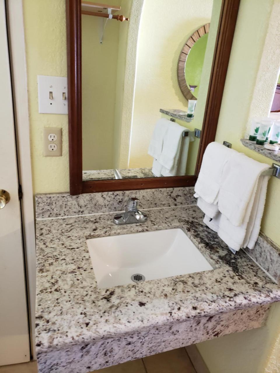 La Hacienda Inn Artesia Εξωτερικό φωτογραφία